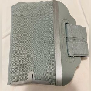 Lululemon Fast and Free Running Armband.
